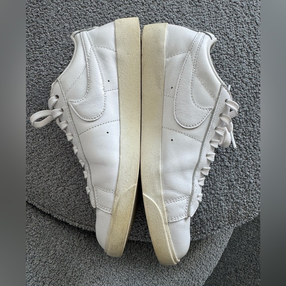 Nike Blazer Low LE "Triple White" sneaker - Picture 3 of 7
